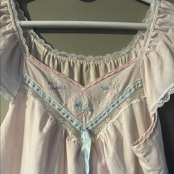 Vintage  Pink Chemise with Puffed Sleeves - Picture 2 of 7